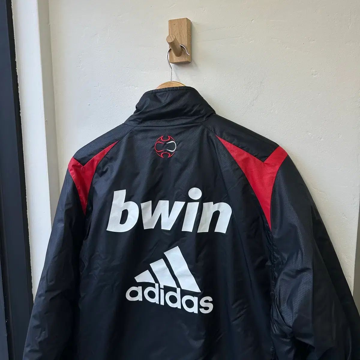アディダス ACミラン ウィンドブレーカー - メルカリ