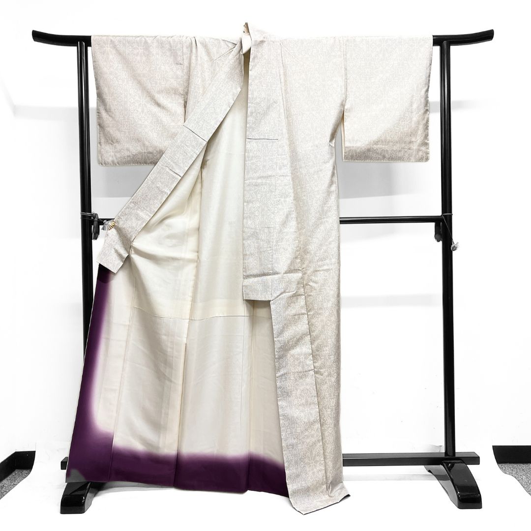 未着用　小紋　白大島紬　華紋　幾何学　唐花　アラベスク　着物　041a d 未着用 小紋 白大島紬 華紋 幾何学 唐花 アラベスク 着物 041a d