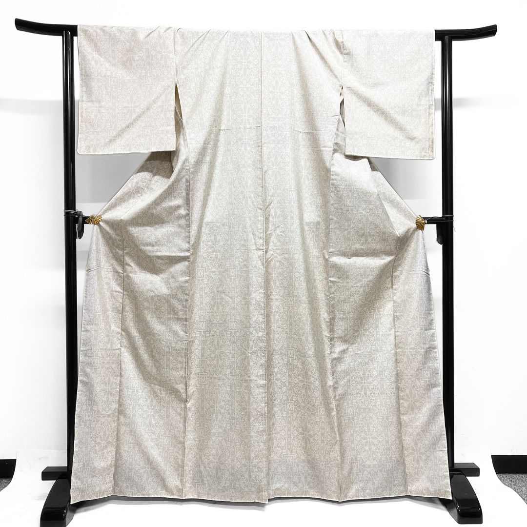 未着用　小紋　白大島紬　華紋　幾何学　唐花　アラベスク　着物　041a d 未着用 小紋 白大島紬 華紋 幾何学 唐花 アラベスク 着物 041a d