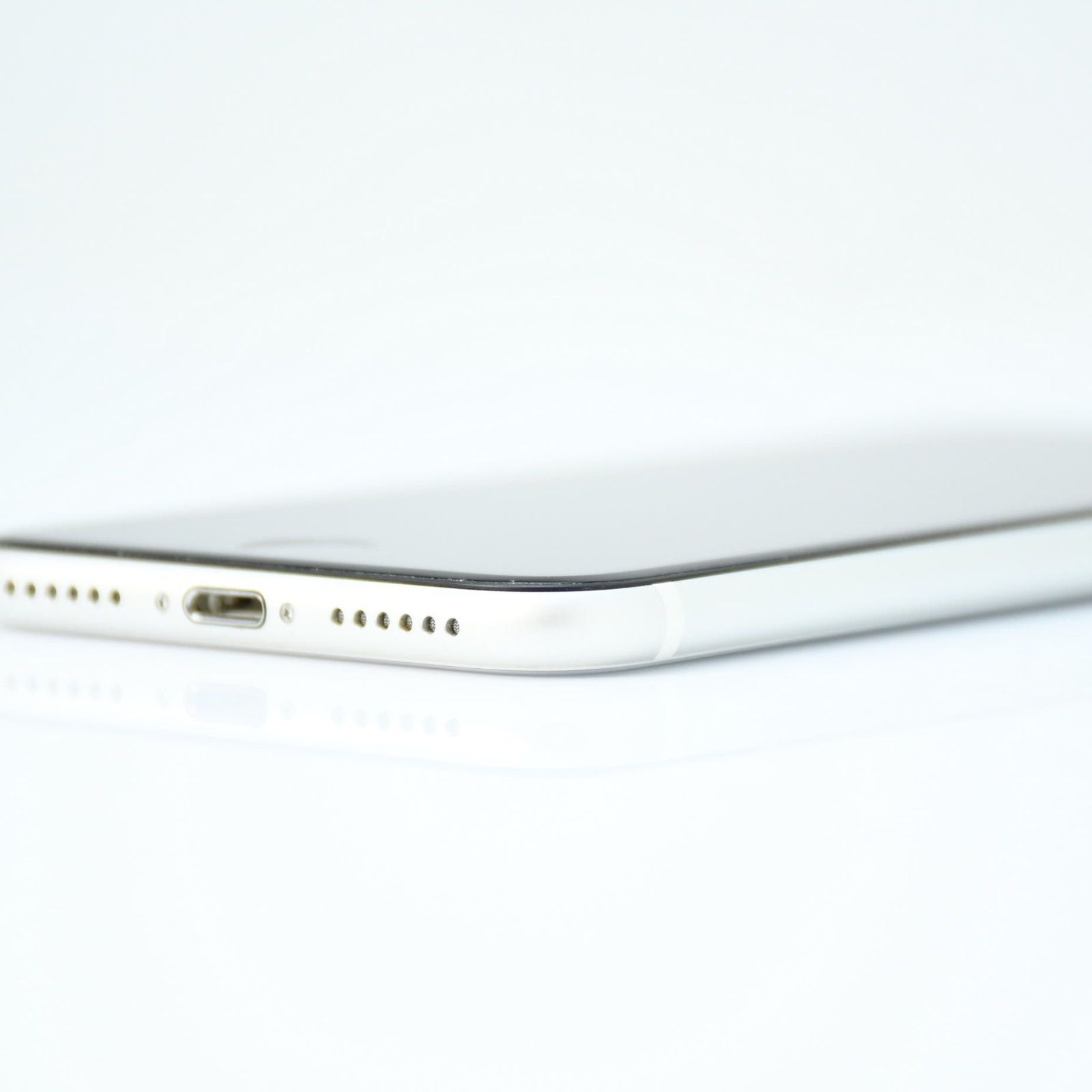 美品＊純正バッテリー82％】SIMフリー iPhone SE 第2世代 64GB