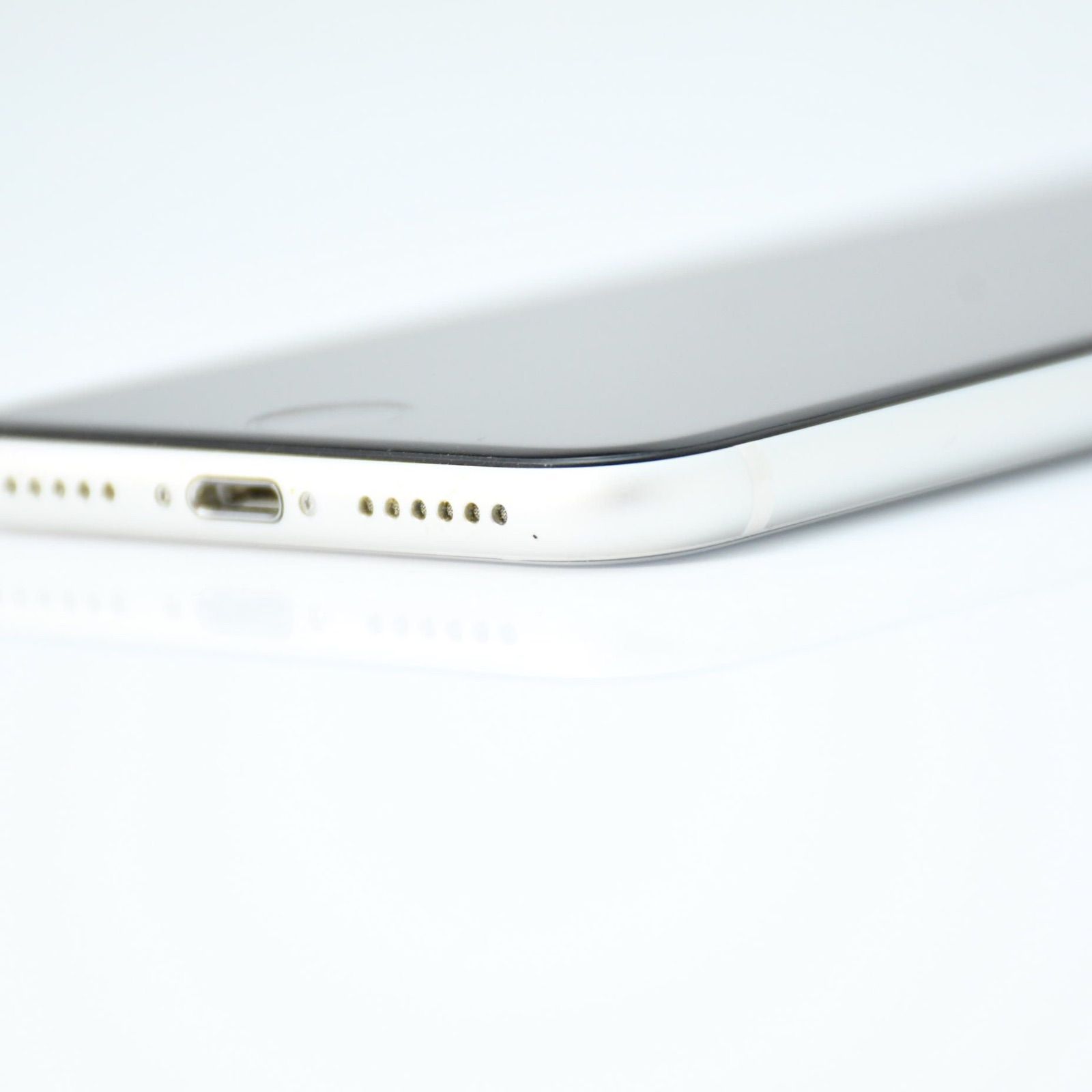 美品＊純正バッテリー84％】SIMフリー iPhone SE 第2世代 64GB