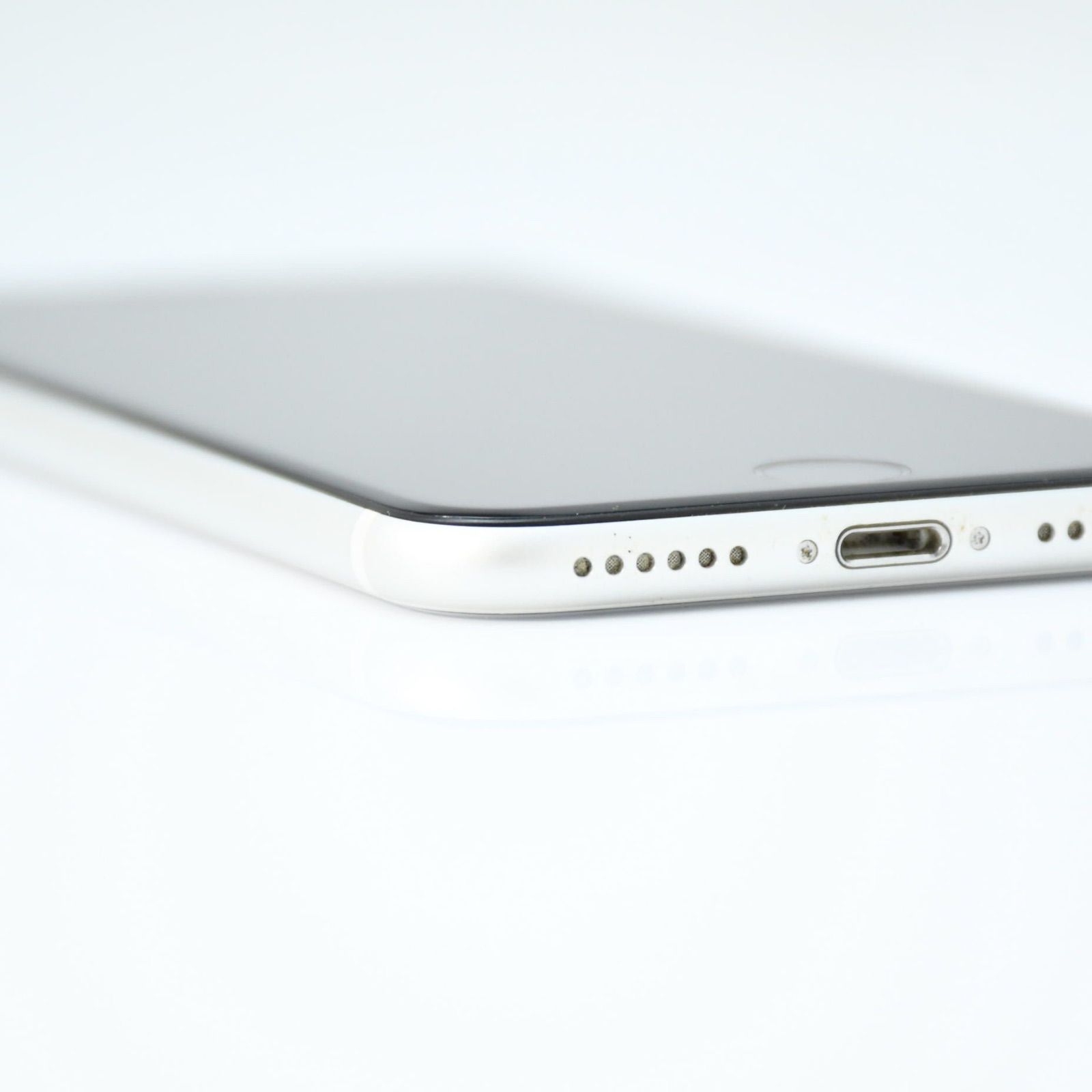 美品＊純正バッテリー84％】SIMフリー 節約 iPhone SE 第2世代 64GB