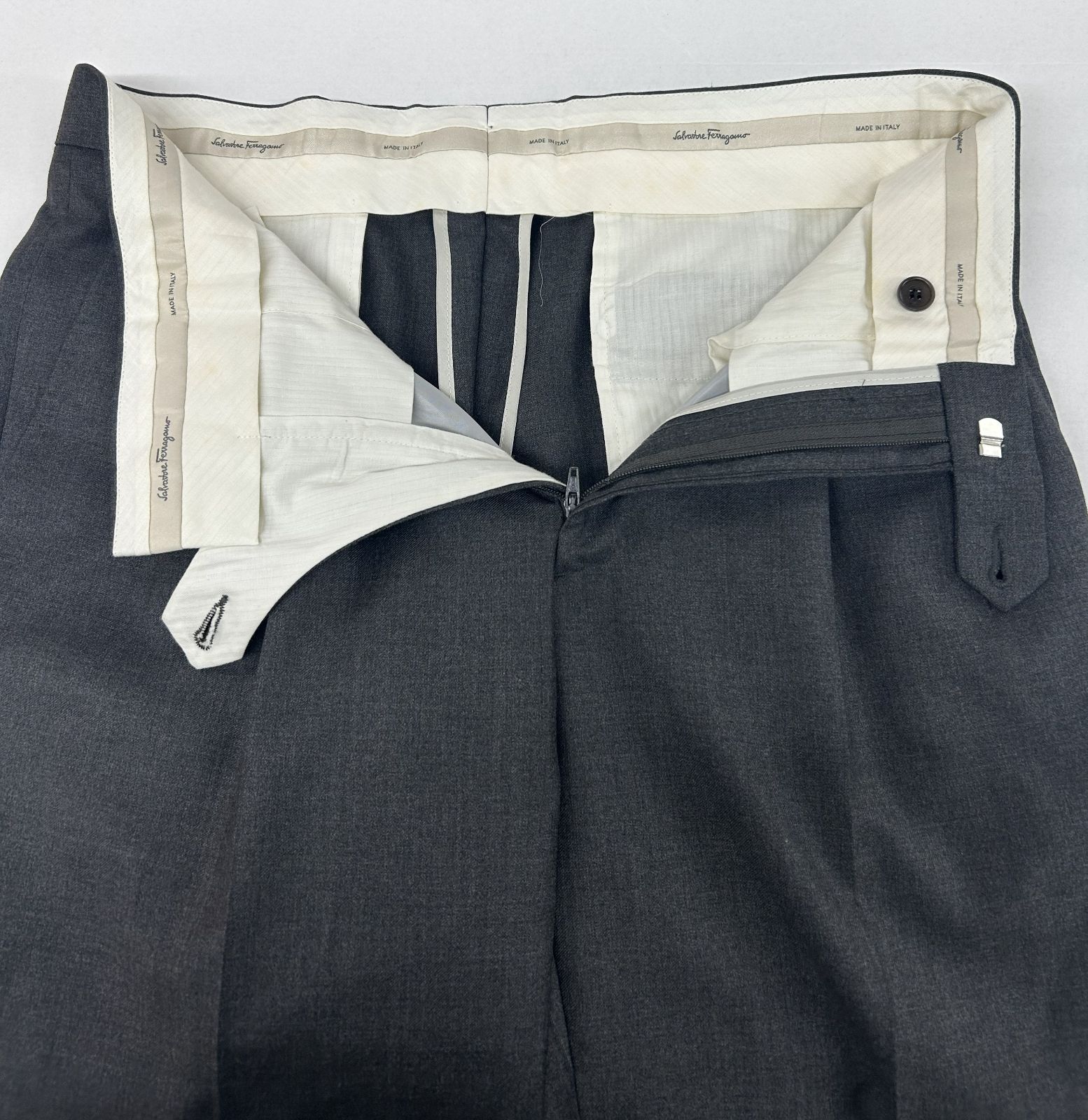 中古 Salvatore Ferragamo 2タック スラックス グレー 丈詰め済