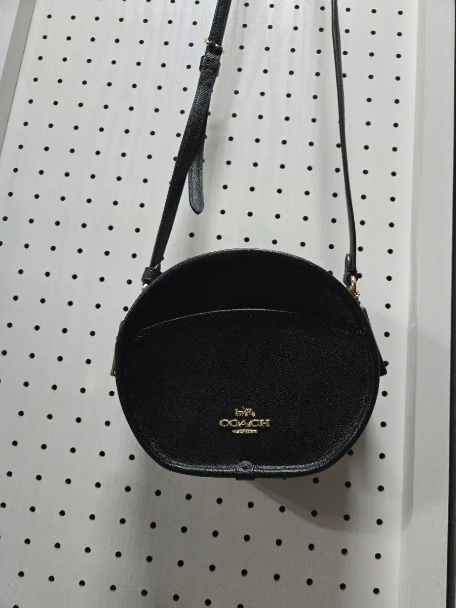 000516 コーチ ブラック ラウンド クロスバック