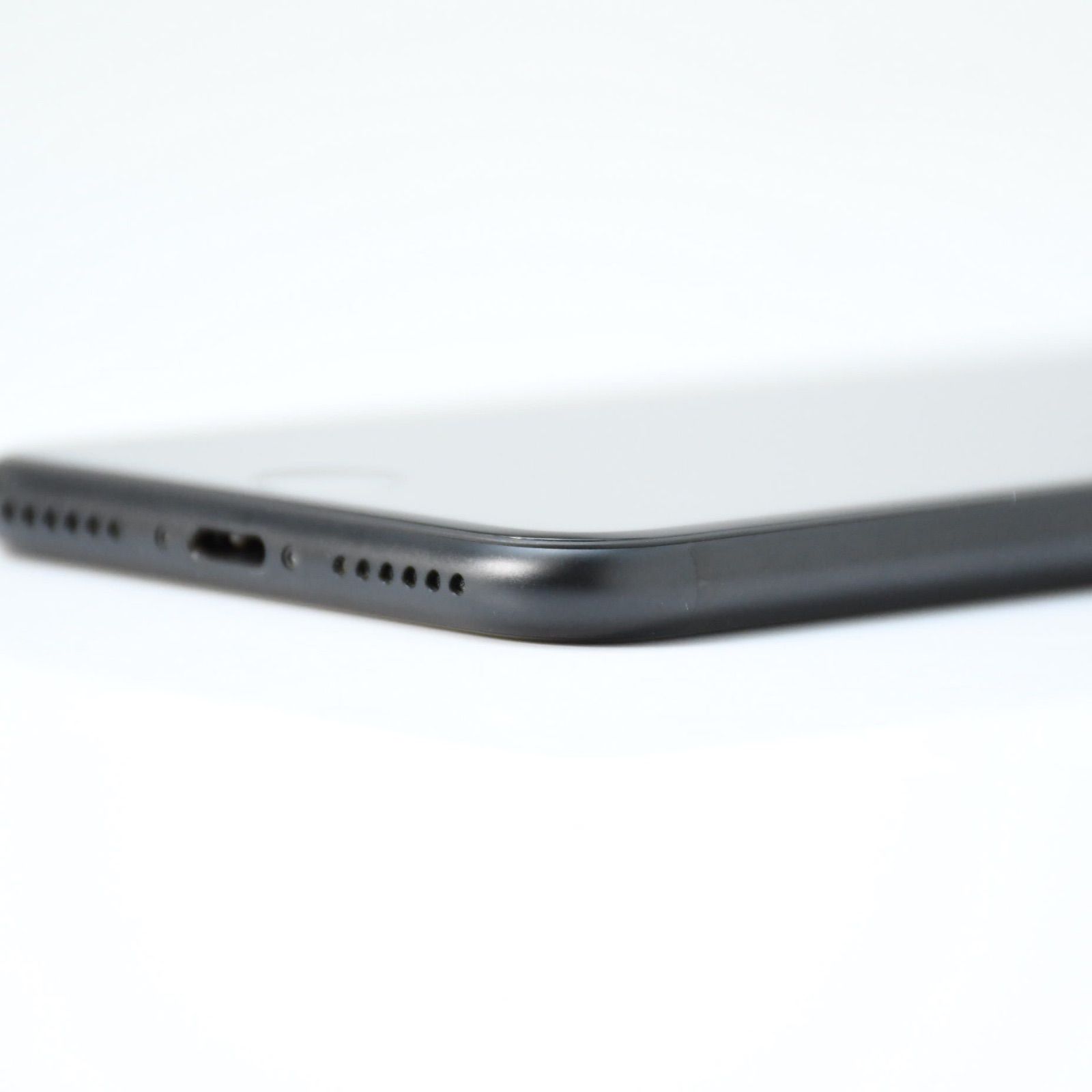 美品＊純正バッテリー82％】SIMフリー iPhone SE 第2世代 64GB