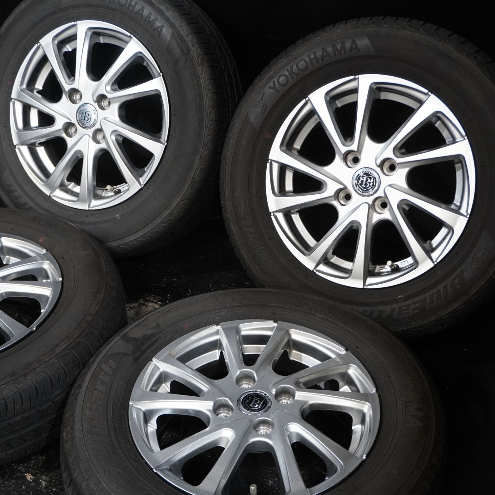 バリ山 ヨコハマ BlueEarth AE 01 ブランドルライン 185 70 R 14 5 J 47 100 4 H 4本 ノート フリード等