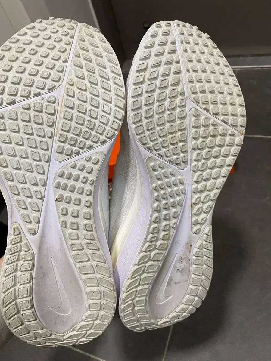 ボメロ17 ランニングシューズ