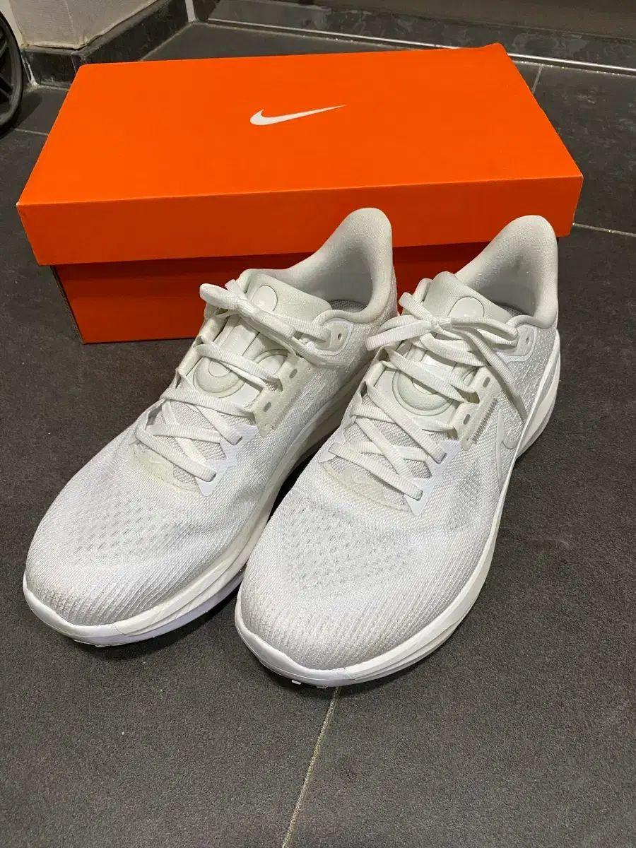 フルセット) NIKE ボメロ17 ランニングシューズ 260 スニーカー - 白