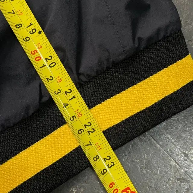 ビックロゴ プリント