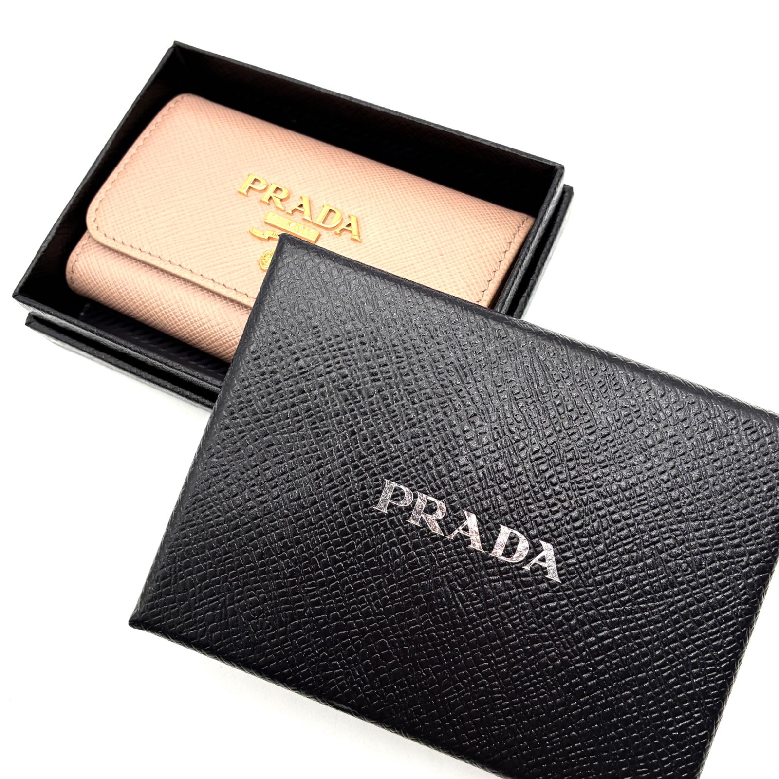 未使用に近い PRADA プラダ キーケース 4連 サフィアーノレザー ロゴ