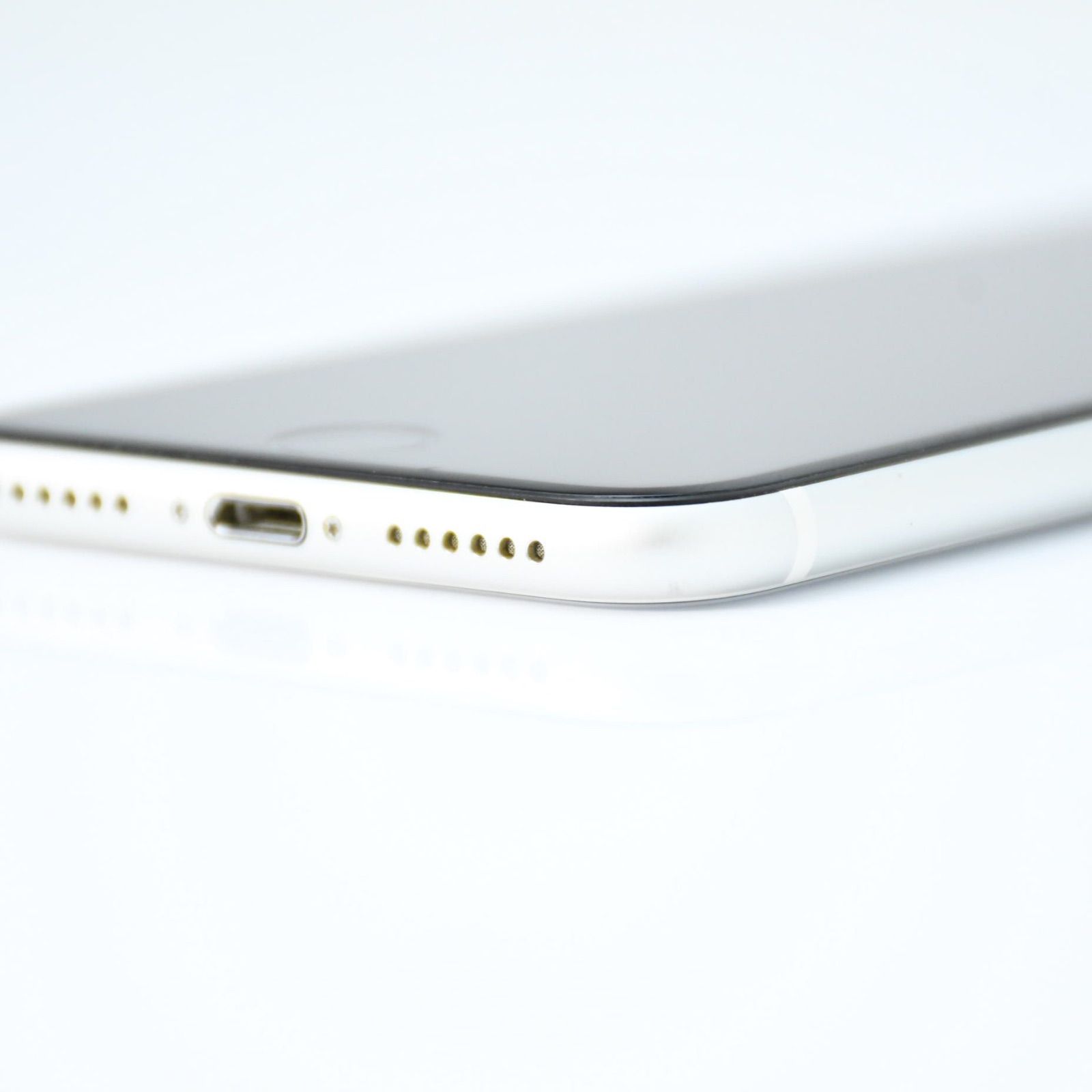 Apple iPhone SE（第2世代） ホワイト バッテリー最大容量82% 純正バッテリー最大容量 82％】SIMフリー iPhone SE 第2世代 64GB