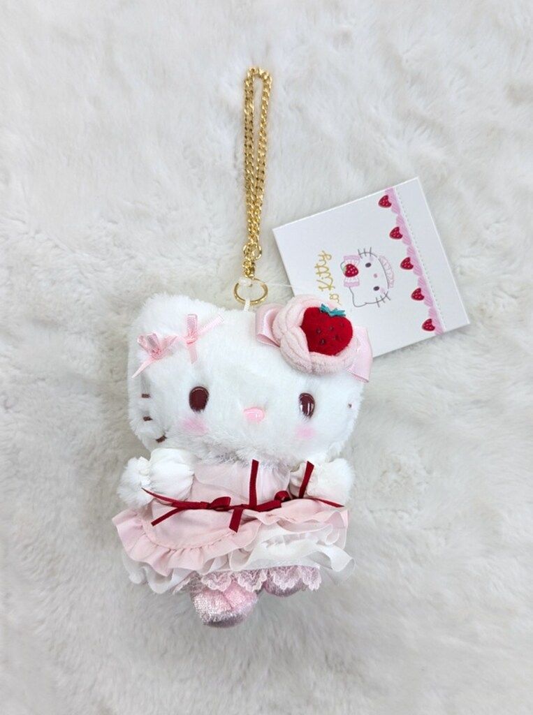 新品未開封　サンリオ いちごホイップケーキ マスコットバッグチャーム　4個セット サンリオ クロミ マスコットバッグチャーム（いちごホイップケーキ