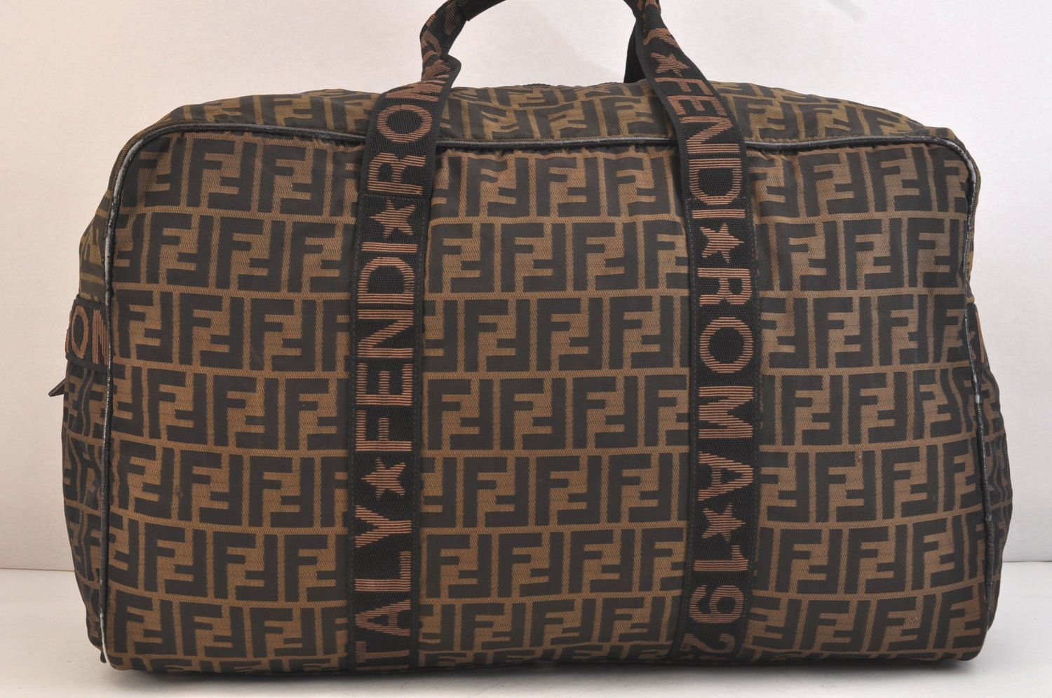 ナイロン レザー