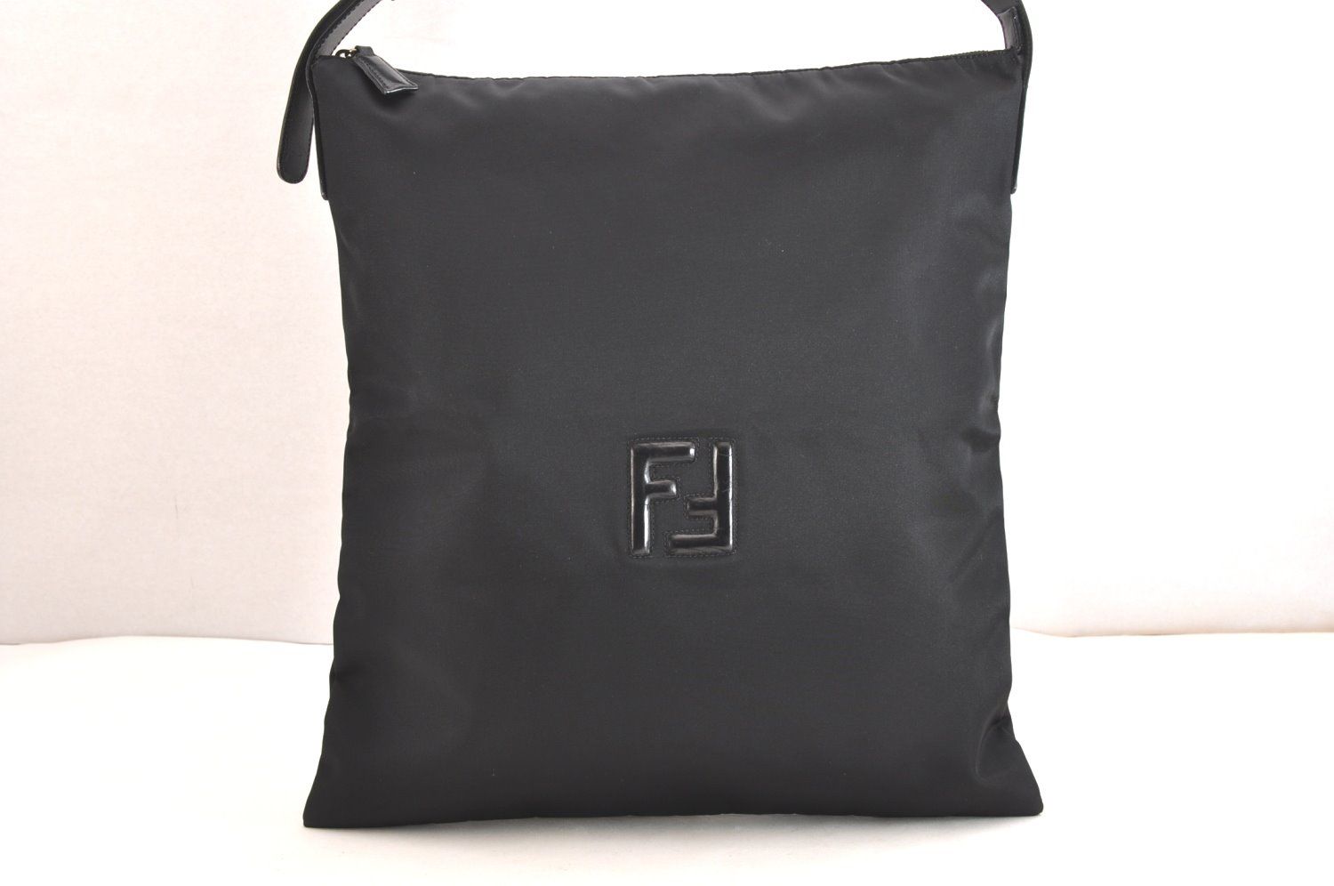 FENDI フェンディ ヴィンテージ ショルダーバッグ ナイロン レザー ブラック 4970 N