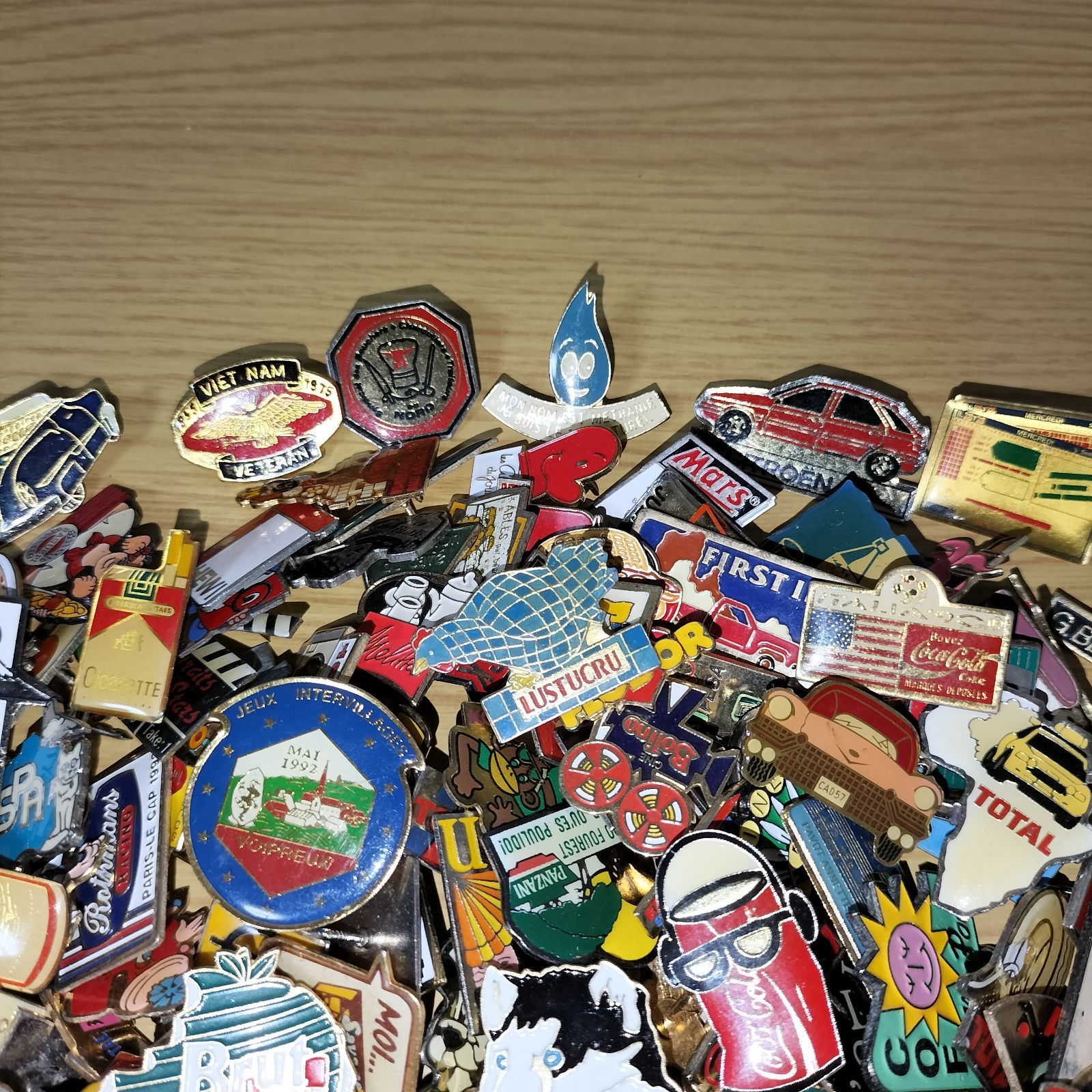 ピンバッジ 200個セット フランス雑貨 まとめ売り まとめて 大量