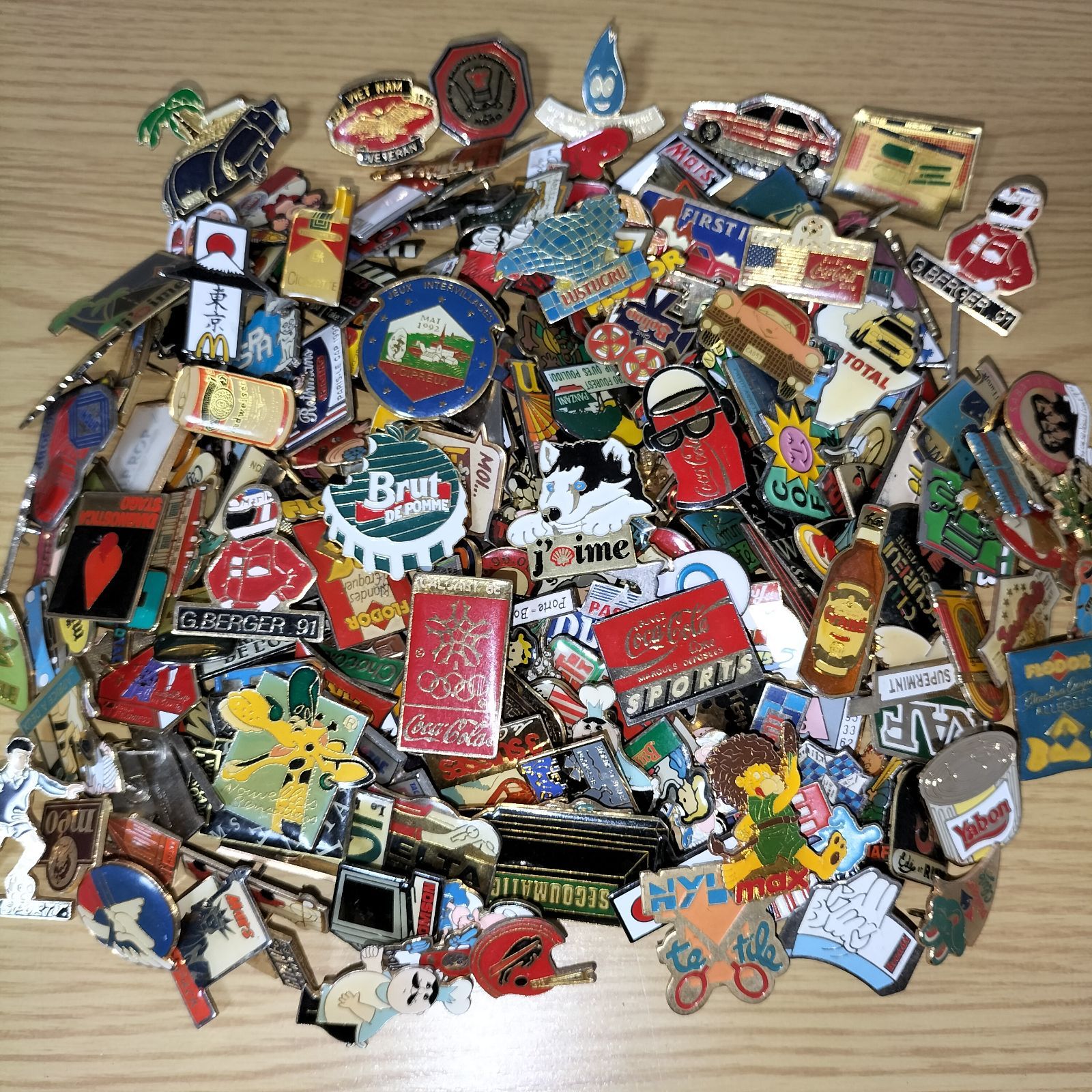 ピンバッジ 200個セット フランス雑貨 まとめ売り まとめて 大量