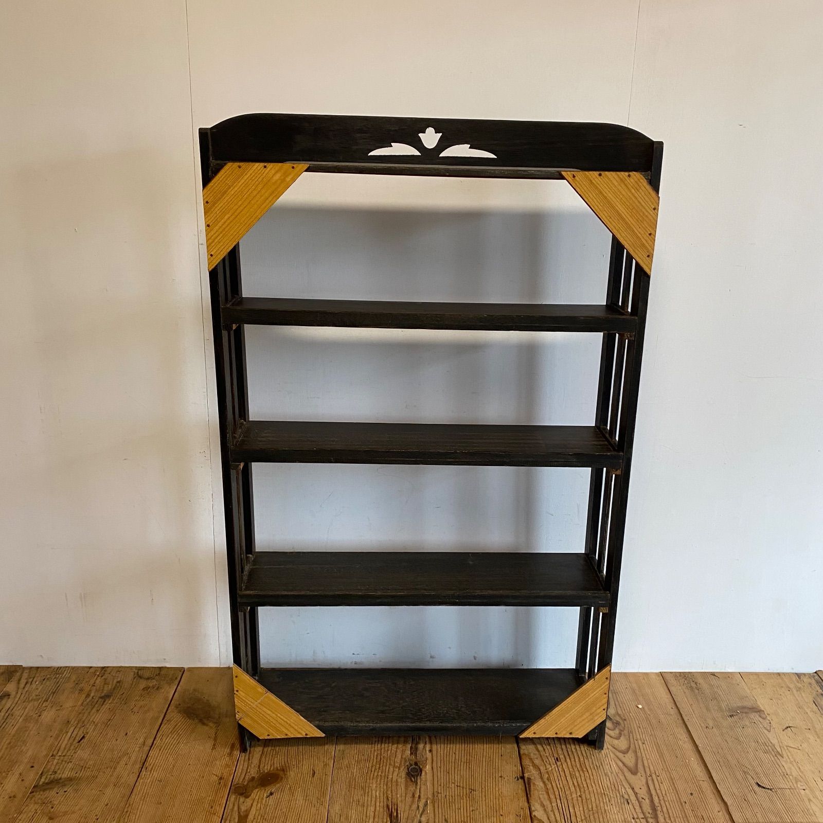 アンティーク 木製 飾り棚 透かし彫り 本棚 陳列棚 古家具 y391 - メルカリ