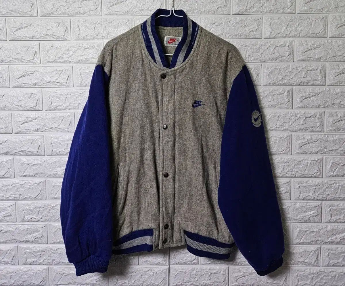 ナイキ オールドスクール スタジャン 出品