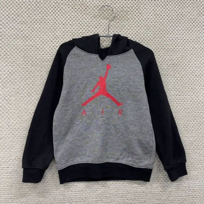 驚きの破格値，人気 NIKE ジョーダン キッズ 弱起毛 Tシャツ 4T B00307 Tシャツ