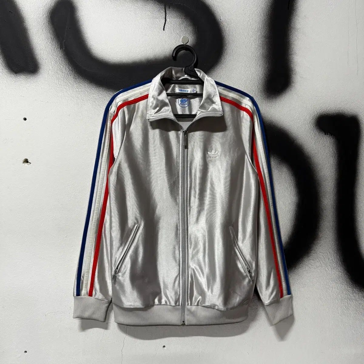 アディダス ファイヤーバード 40周年 リミテッド シルバー ジャージ ジャケット