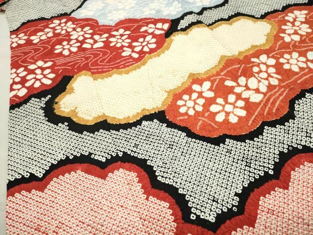 総絞り 雲重ね流水花文