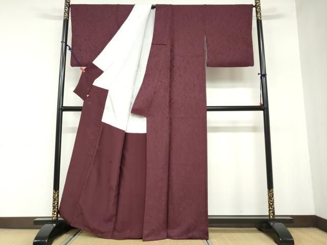 上質な色無地 草花地紋