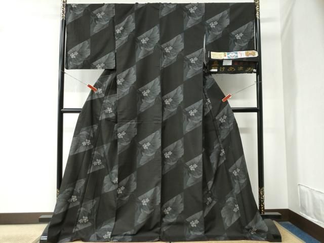 新古品！やまと誂製＊純泥染＊９マルキ＊本場大島紬＊着物＊１６１ｃｍ＊裄６６ 新古品！特選＊純泥染＊9マルキ＊本場奄美大島紬＊着物＊胴裏紅色