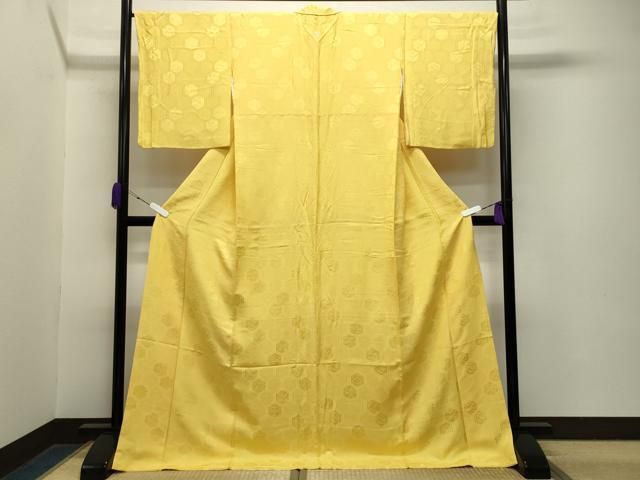 平和屋着物 上質な色無地 亀甲草花地紋 黄支色 ロング丈 正絹 gh