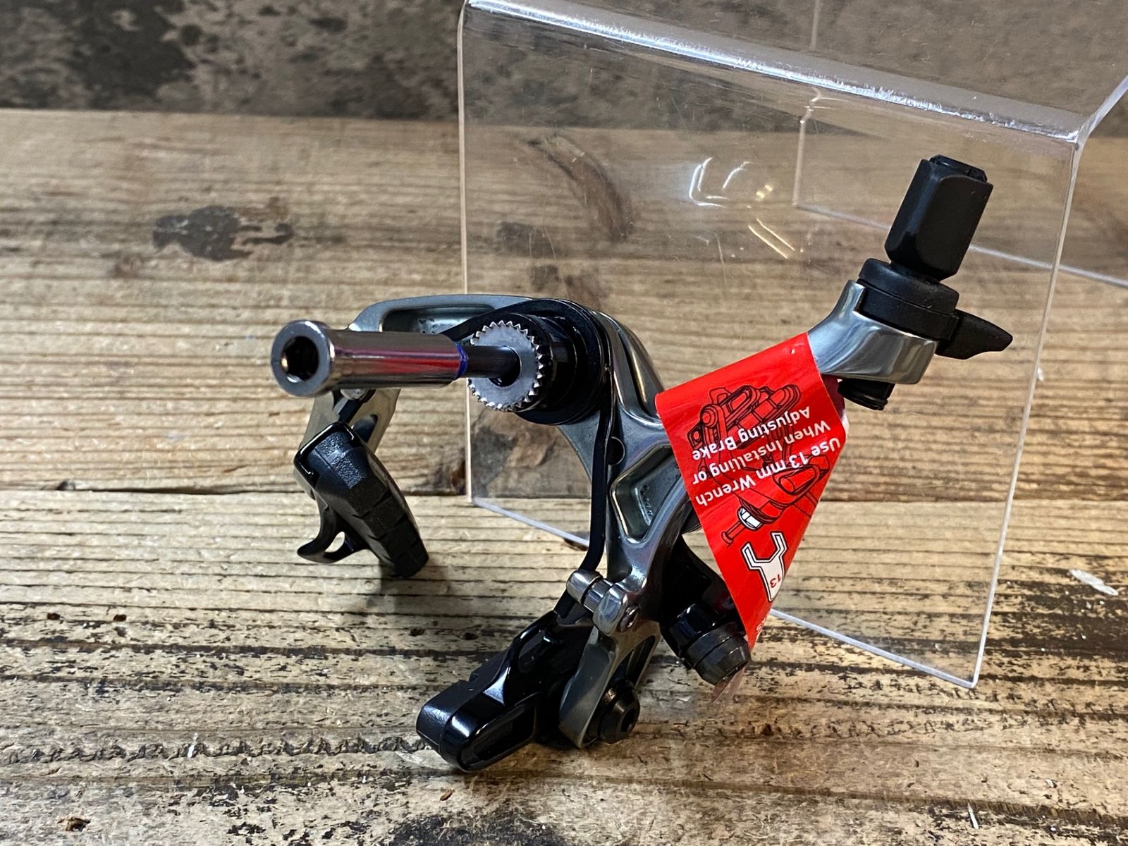 SRAM red AeroLink キャリパーブレーキ SRAM Red AeroLink ブレーキキャリパーからピボットボルトを外す : r