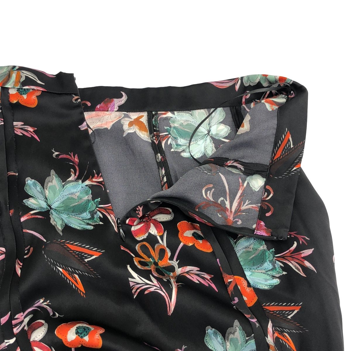  NINA RICCI ニナリッチ SAMPLE フラワーサテンスカート ブラック その他 ロングスカート