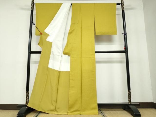 上質な色無地 霞地紋