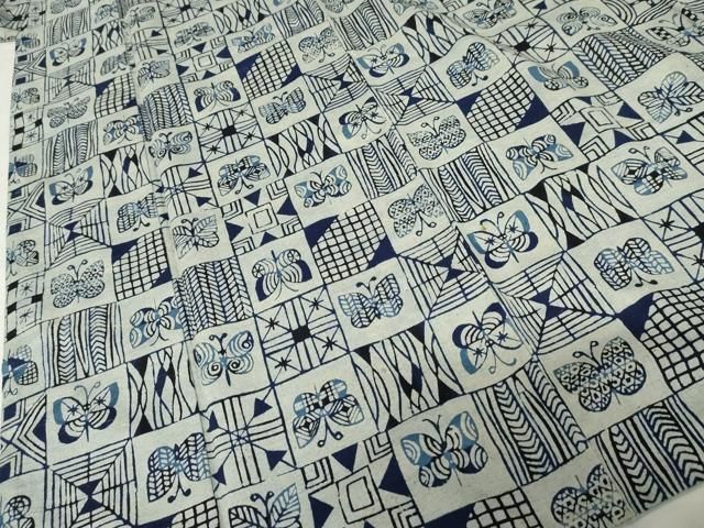  平和屋着物 国画会国展作家 立花長子 小紋 紬地 藍 型絵染 格子舞蝶文 正絹 cs 小紋 着物