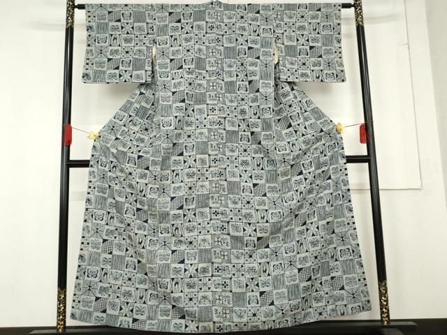 平和屋着物 国画会国展作家 立花長子 小紋 紬地 藍 型絵染 格子舞蝶文 正絹 cs