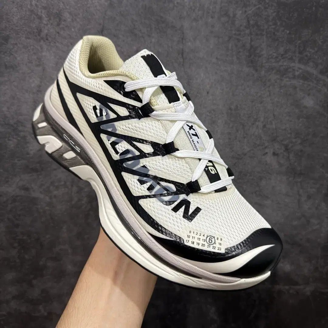  SALOMON x MM 6 Maison Margiela XT バニラ アイス ブラック 登山靴 トレッキングシューズ アウトドアシューズ