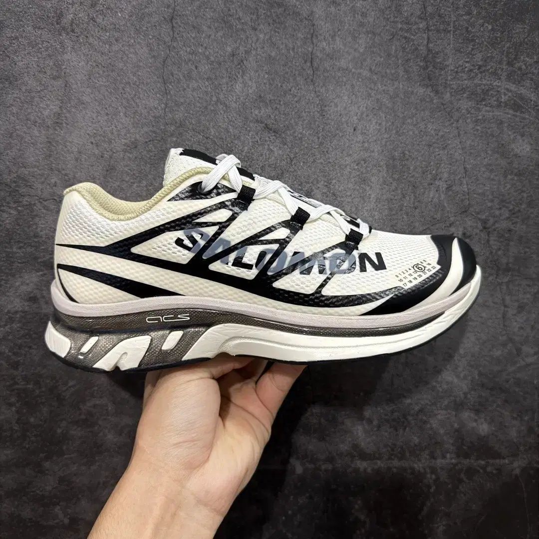 SALOMON x MM 6 Maison Margiela XT バニラ アイス ブラック