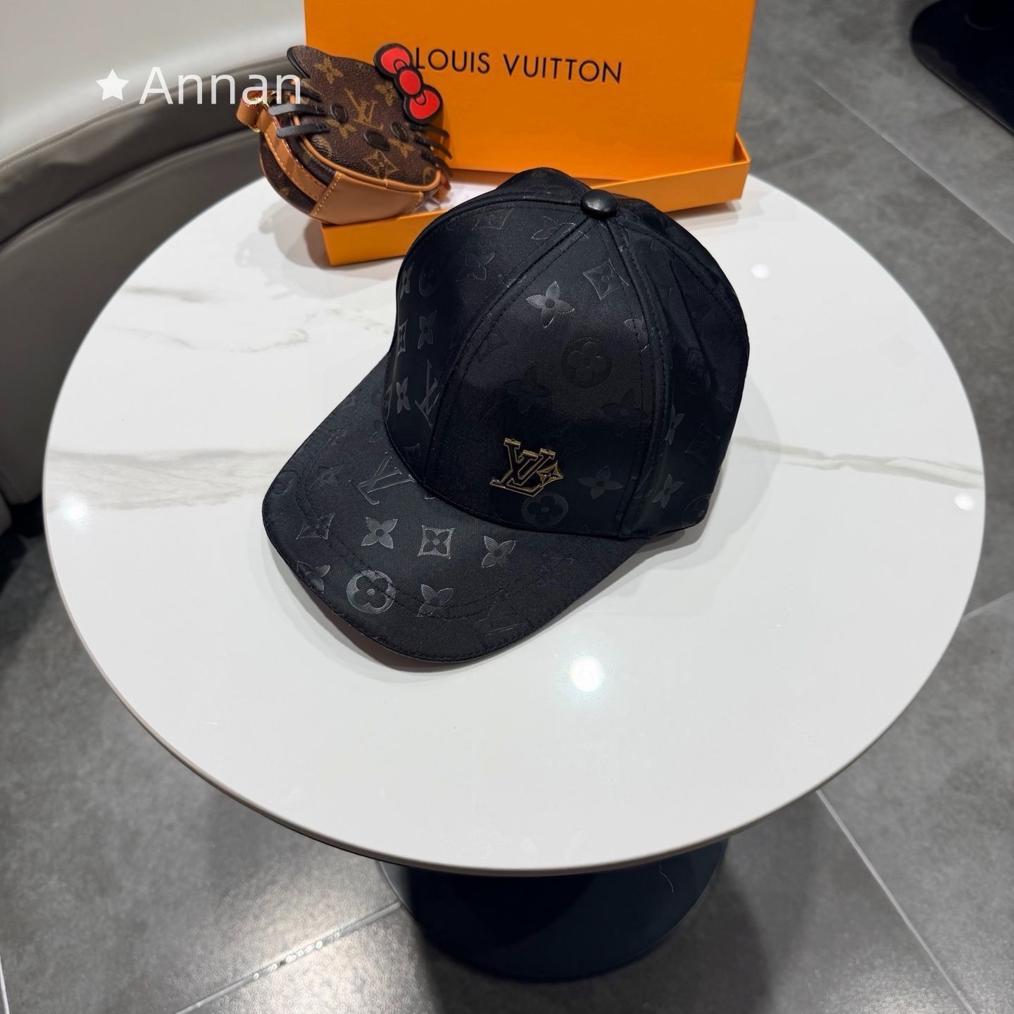 LOUIS VUITTON 黒 ベースボールキャップ 中古・古着通販】LOUIS VUITTON (ルイ ヴィトン) キャスケット・ピン