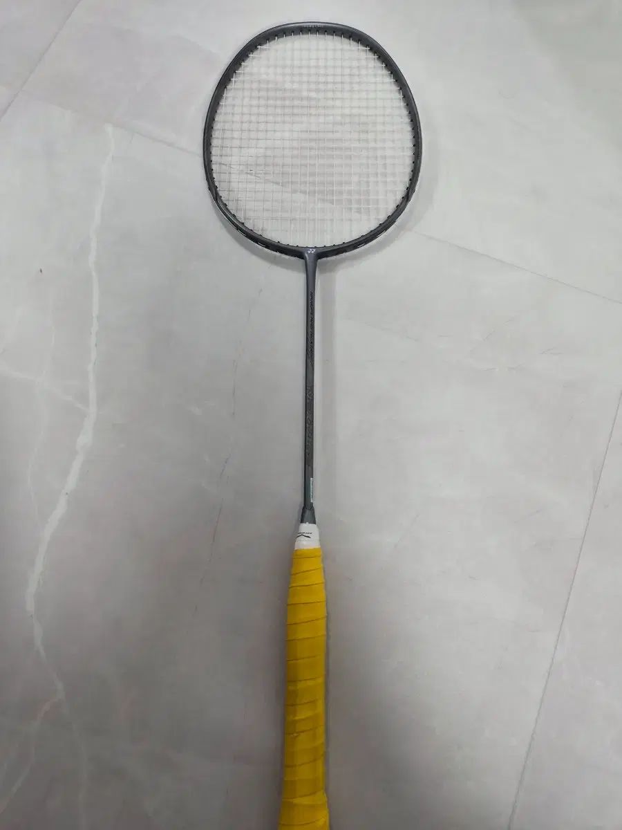 新モデル ヨネックス ナノフ バドミントンラケット
