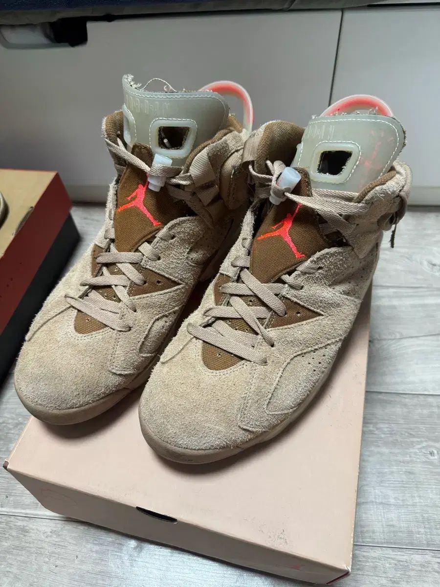 ナイキ エア ジョーダン 6 トラヴィス スコット カーキ