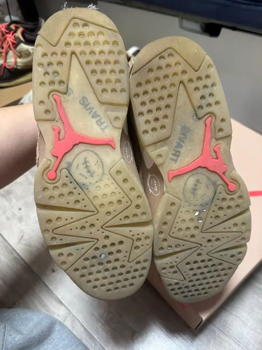 ナイキ エア ジョーダン 6 トラヴィス スコット カーキ