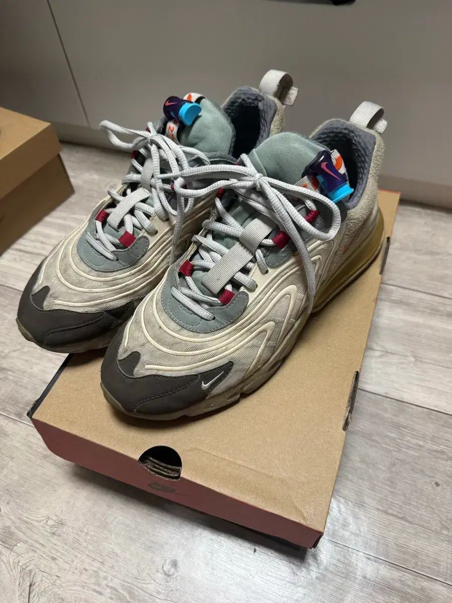 トラヴィススコット 270リアクト