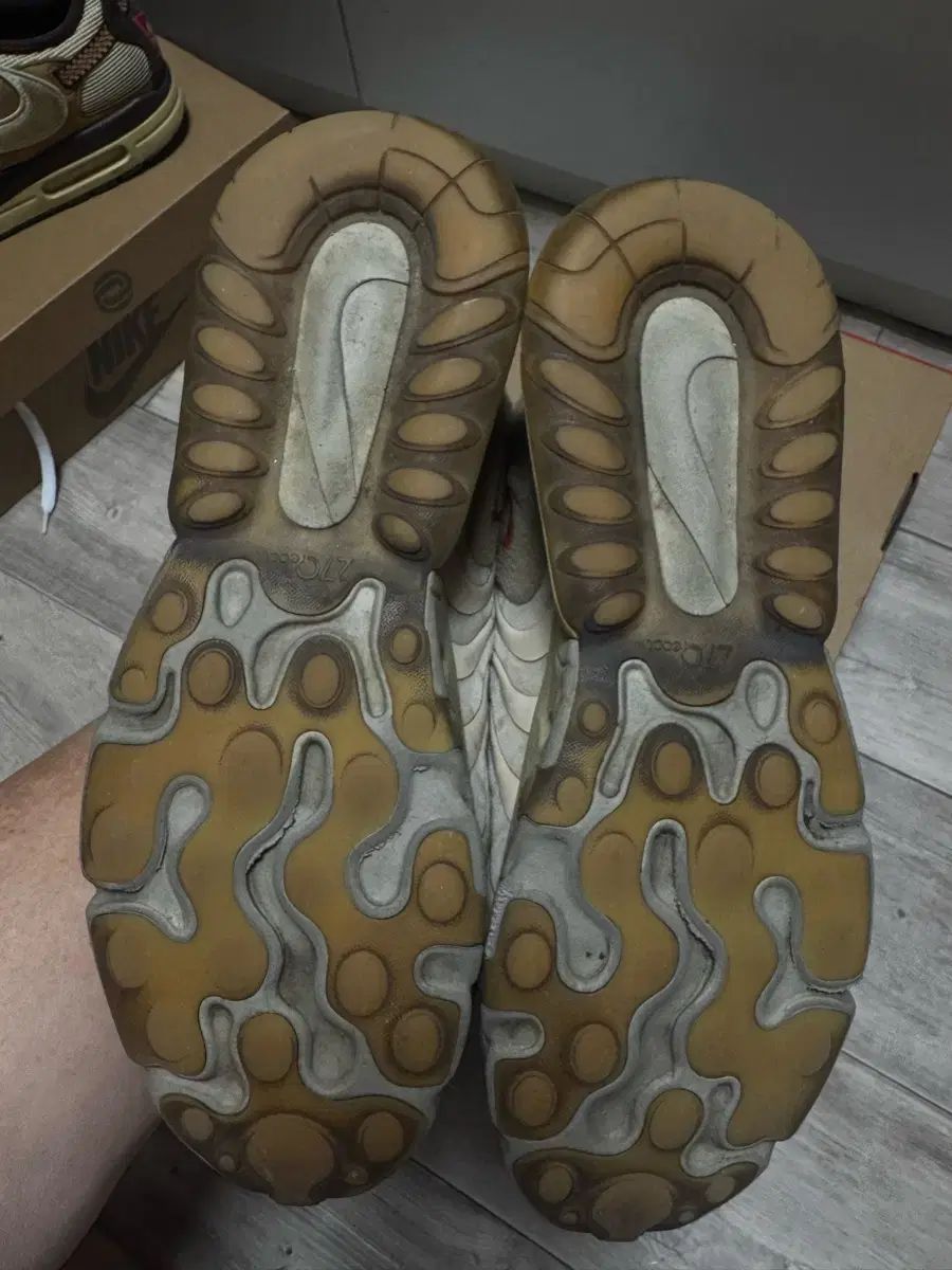 トラヴィススコット 270リアクト