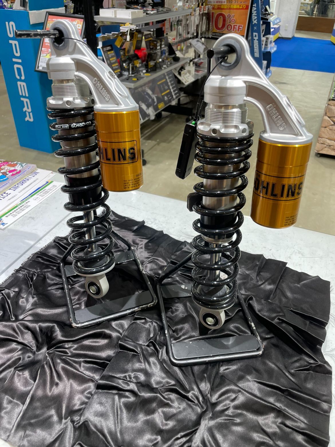 OHLINS HO 142 Twin Shock Absorber Honda CB 400 SF SB BKスプリング