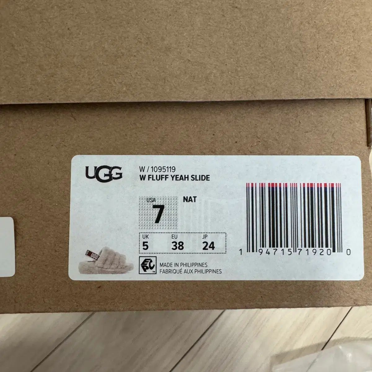  UGG アグ フラッフ イェ スライド ナチュラル 240 7 w サンダル サンダル ミュール