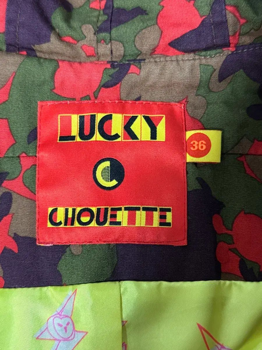 ラッキーシュエトゥ マウンテンパーカー