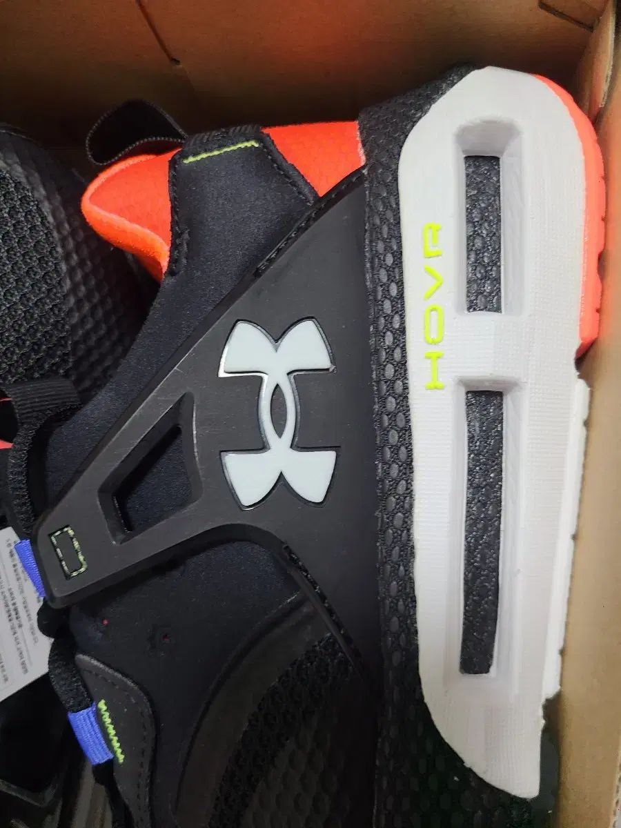 UNDER ARMOUR アンダーアーマー HOVR ブラック スニーカー