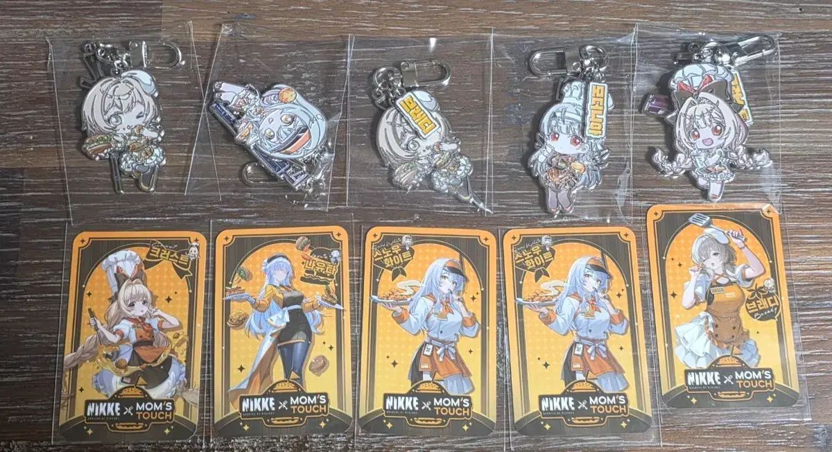 勝利の女神 NIKKE ニケ 맘스터치 コラボ メタル キーホルダー カード