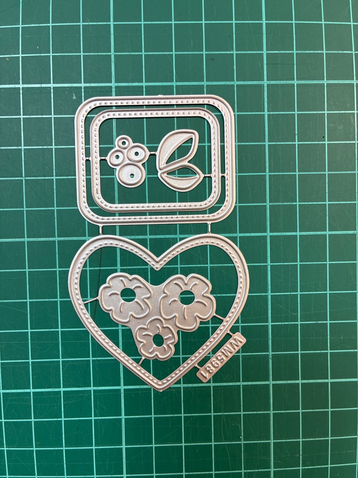 カッティングダイ お花とメッセージカード 3952 - メルカリ