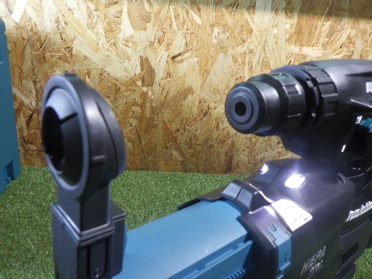 マキタ 充電式ハンマドリル40 VMax 28㎜ ハツリ可 SDS 集じんシステム バッテリ充電器付 黒 品