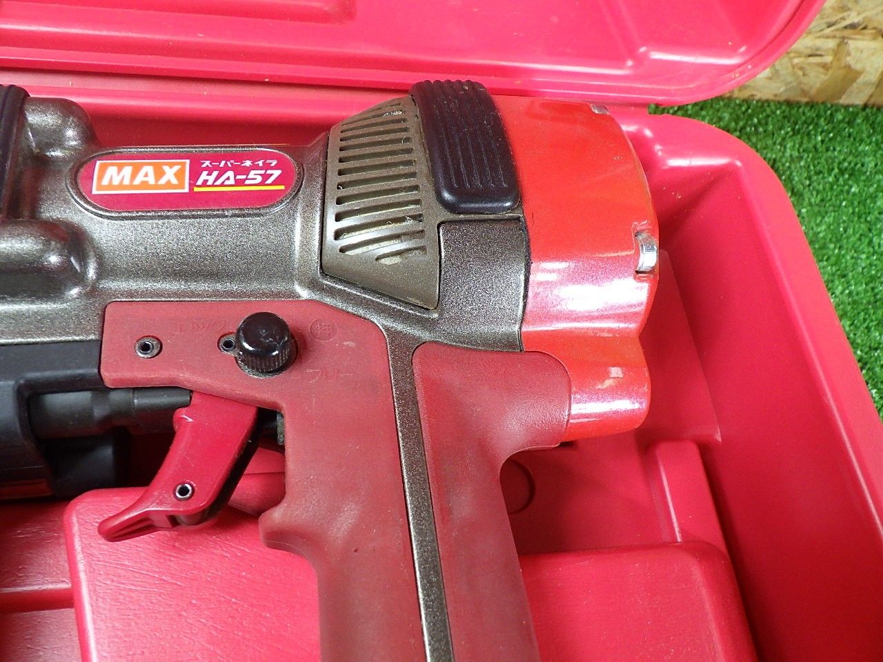  マックス MAX 高圧モデル 高圧ステープル用エアネイラ HA 57 957 Tフロア ケース付き 品 回転ブラシ 電動ブラシ 釘打機 エアーツール