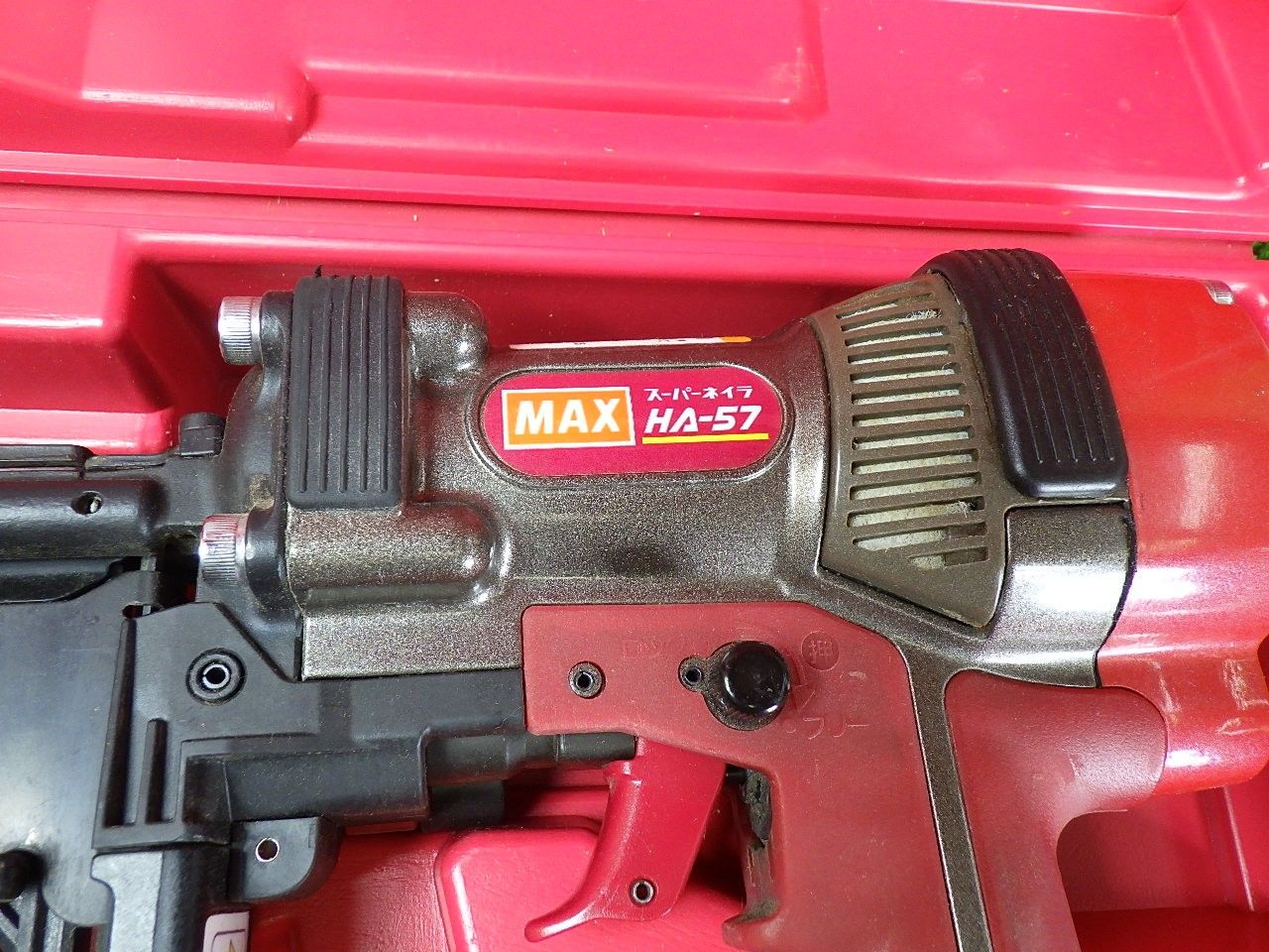 マックス MAX 高圧モデル 高圧ステープル用エアネイラ HA-57 957 Tフロア ケース付き 品